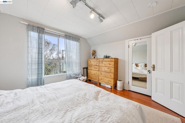 5227 LOCKSLEY AVENUE, Oakland, CA 94618