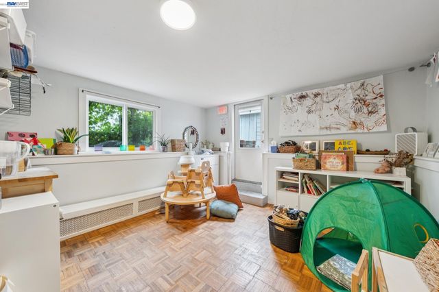 5227 LOCKSLEY AVENUE, Oakland, CA 94618