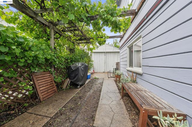 5227 LOCKSLEY AVENUE, Oakland, CA 94618
