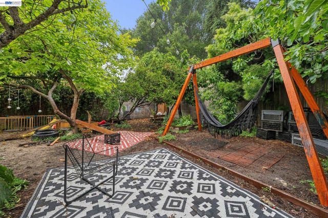 5227 LOCKSLEY AVENUE, Oakland, CA 94618