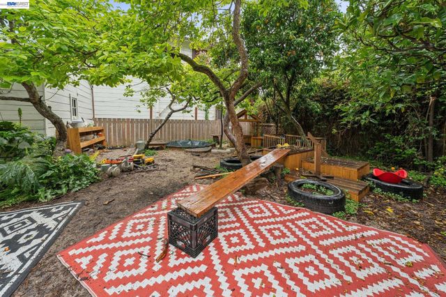 5227 LOCKSLEY AVENUE, Oakland, CA 94618