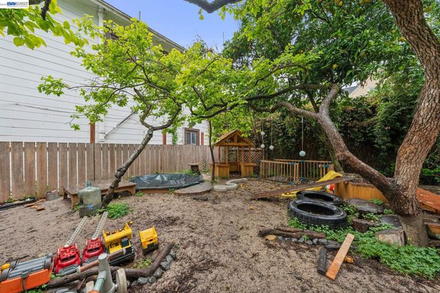 5227 LOCKSLEY AVENUE, Oakland, CA 94618