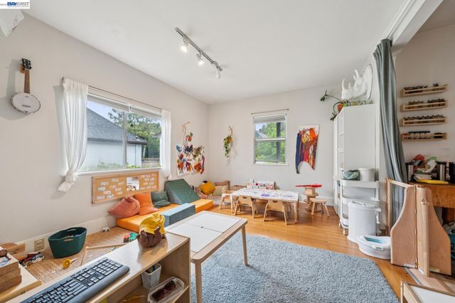 5227 LOCKSLEY AVENUE, Oakland, CA 94618