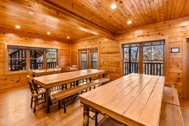 204 Dogwood Point Way, Gatlinburg, TN 37738