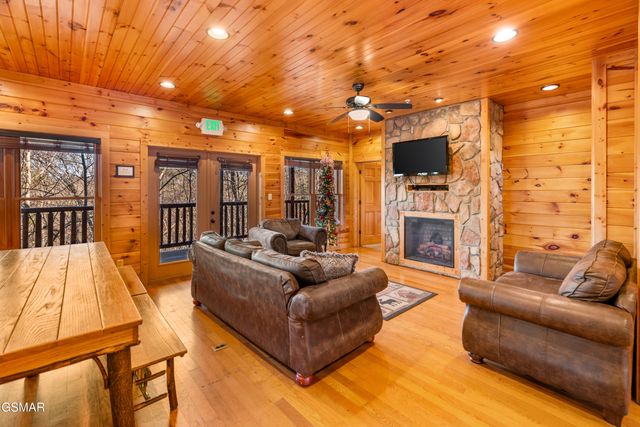 204 Dogwood Point Way, Gatlinburg, TN 37738