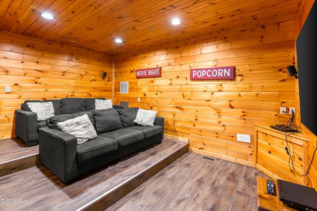 204 Dogwood Point Way, Gatlinburg, TN 37738