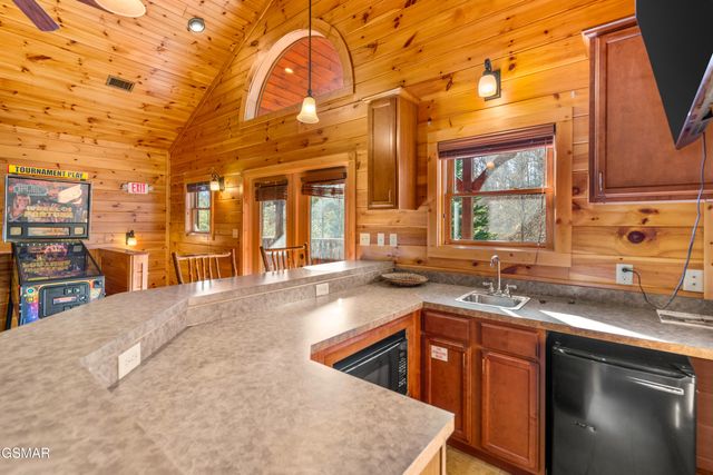 204 Dogwood Point Way, Gatlinburg, TN 37738
