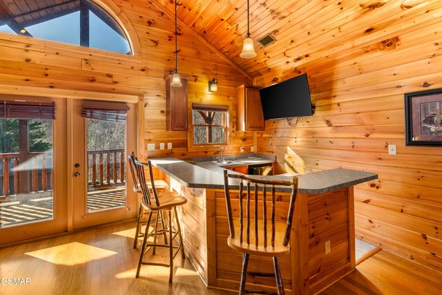 204 Dogwood Point Way, Gatlinburg, TN 37738