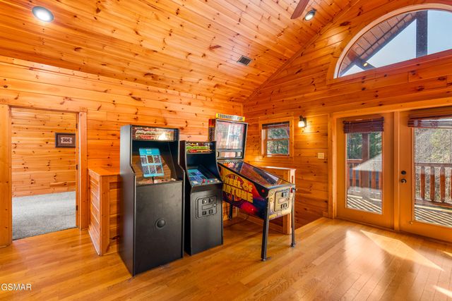 204 Dogwood Point Way, Gatlinburg, TN 37738