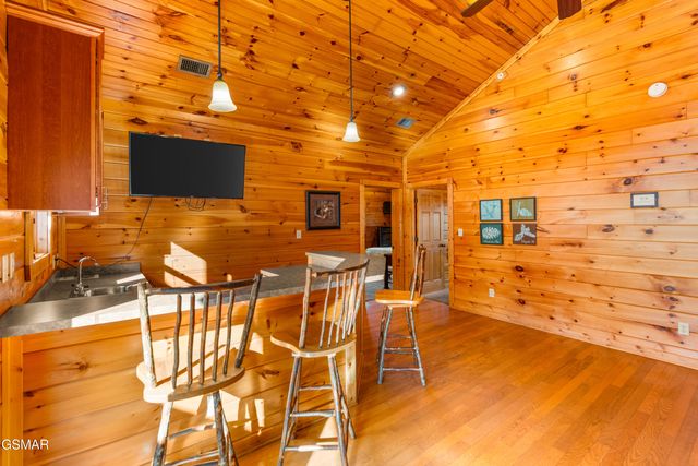 204 Dogwood Point Way, Gatlinburg, TN 37738