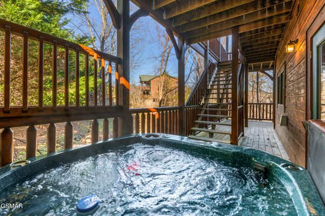 204 Dogwood Point Way, Gatlinburg, TN 37738