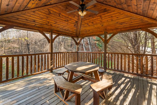 204 Dogwood Point Way, Gatlinburg, TN 37738