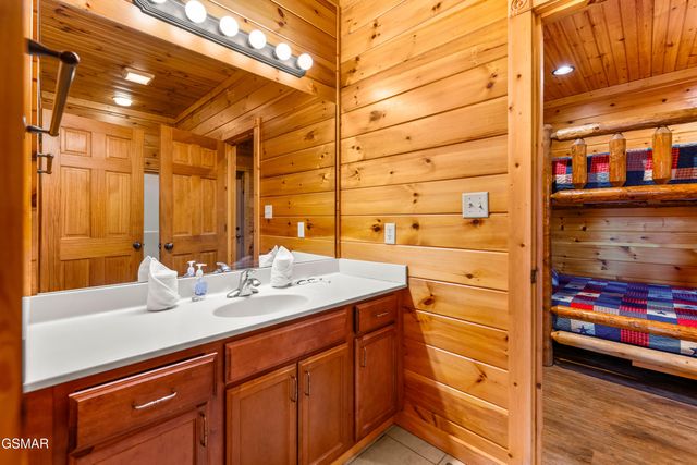 204 Dogwood Point Way, Gatlinburg, TN 37738