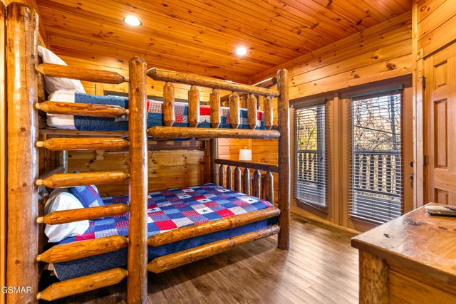 204 Dogwood Point Way, Gatlinburg, TN 37738