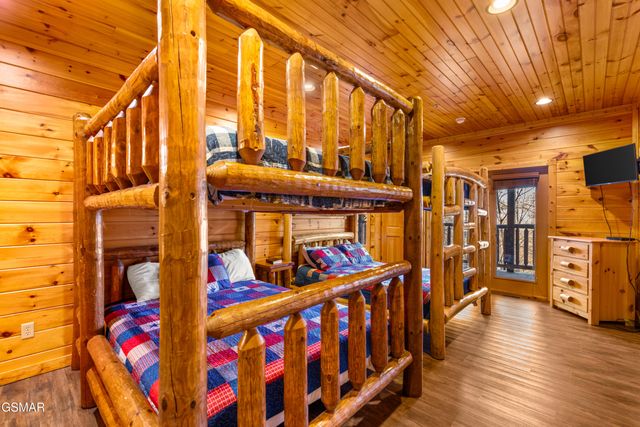 204 Dogwood Point Way, Gatlinburg, TN 37738