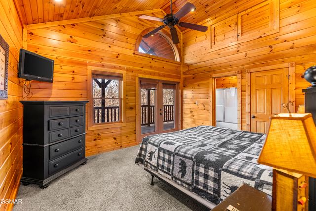 204 Dogwood Point Way, Gatlinburg, TN 37738