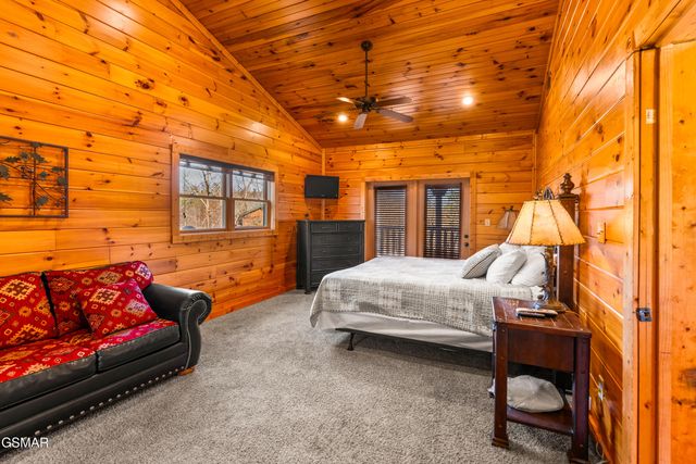 204 Dogwood Point Way, Gatlinburg, TN 37738