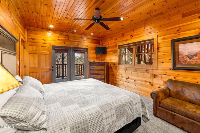 204 Dogwood Point Way, Gatlinburg, TN 37738