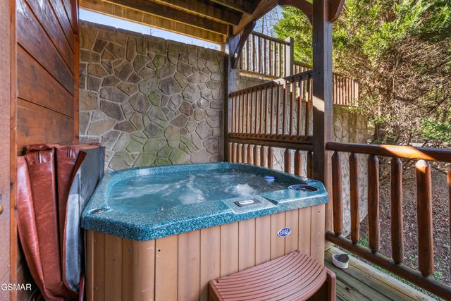 204 Dogwood Point Way, Gatlinburg, TN 37738