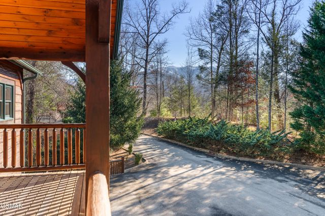 204 Dogwood Point Way, Gatlinburg, TN 37738