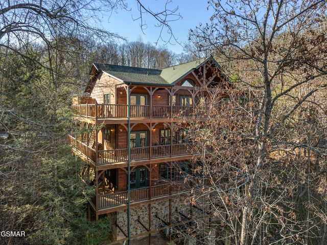 204 Dogwood Point Way, Gatlinburg, TN 37738