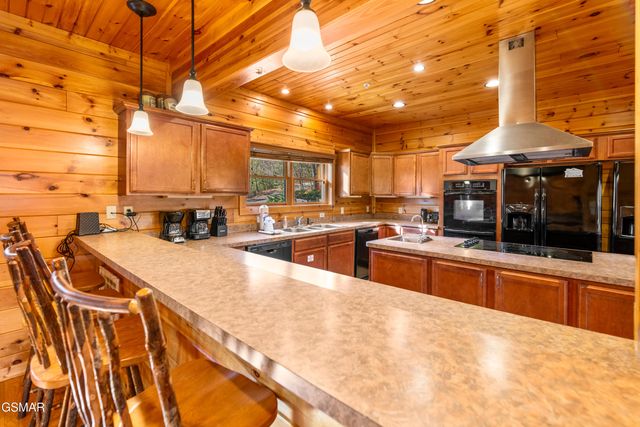 204 Dogwood Point Way, Gatlinburg, TN 37738