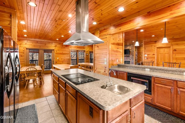 204 Dogwood Point Way, Gatlinburg, TN 37738