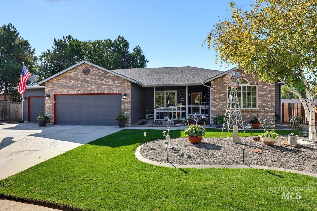 723 Roberts Ave, Nampa, ID 83651 photo 2