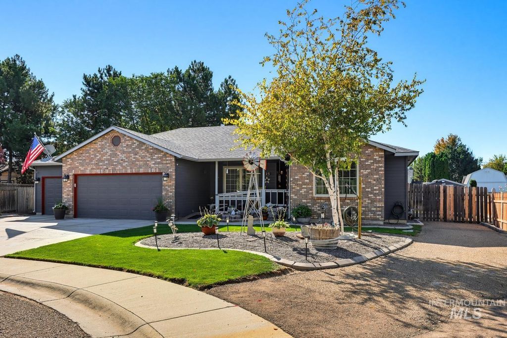 723 Roberts Ave, Nampa, ID 83651 photo 3