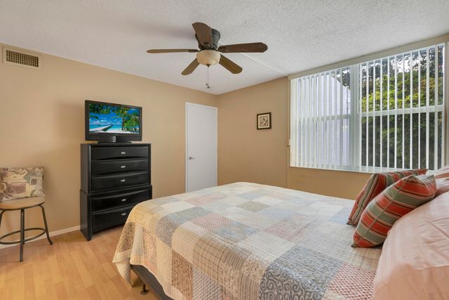 9440 Live Oak Place, Davie, FL 33324