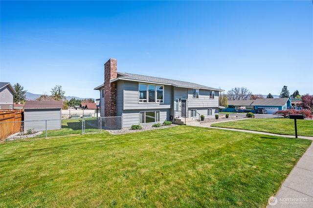 932 CRAWFORD Avenue, Wenatchee, WA 98801