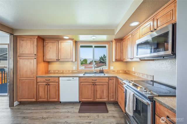 932 CRAWFORD Avenue, Wenatchee, WA 98801