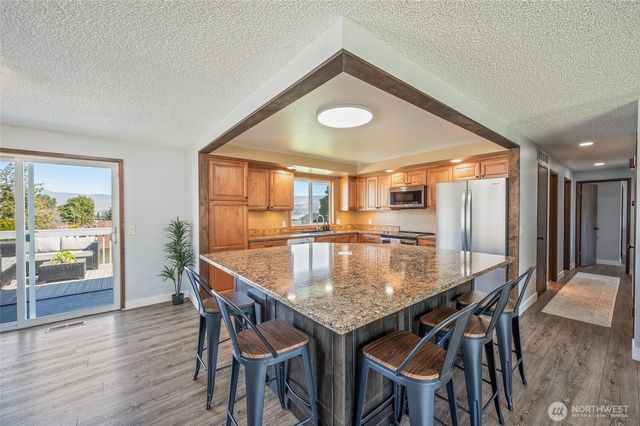 932 CRAWFORD Avenue, Wenatchee, WA 98801