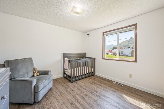 932 CRAWFORD Avenue, Wenatchee, WA 98801