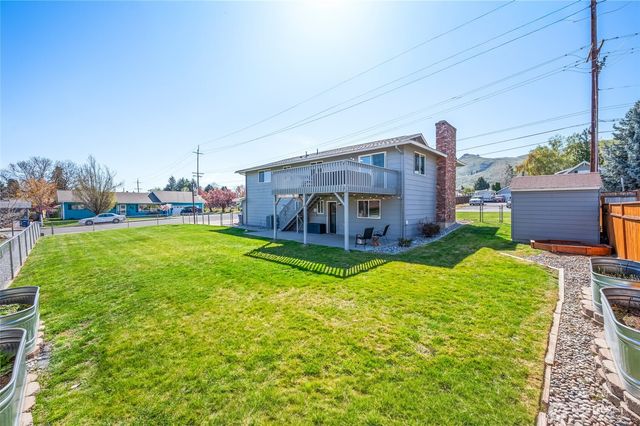 932 CRAWFORD Avenue, Wenatchee, WA 98801