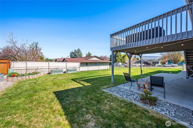 932 CRAWFORD Avenue, Wenatchee, WA 98801