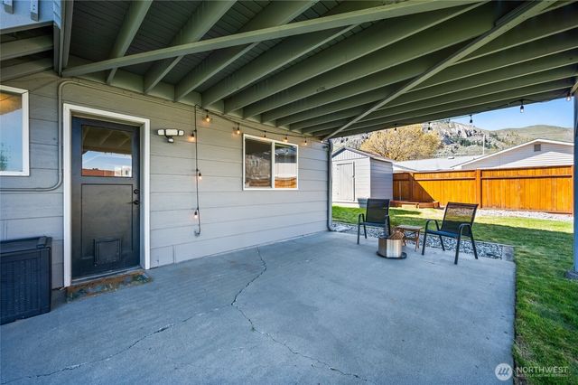 932 CRAWFORD Avenue, Wenatchee, WA 98801