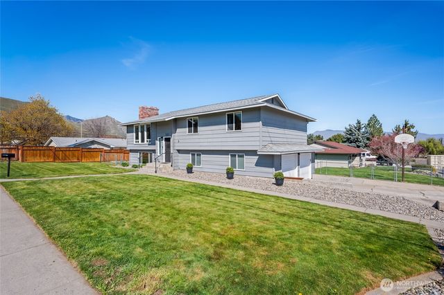 932 CRAWFORD Avenue, Wenatchee, WA 98801