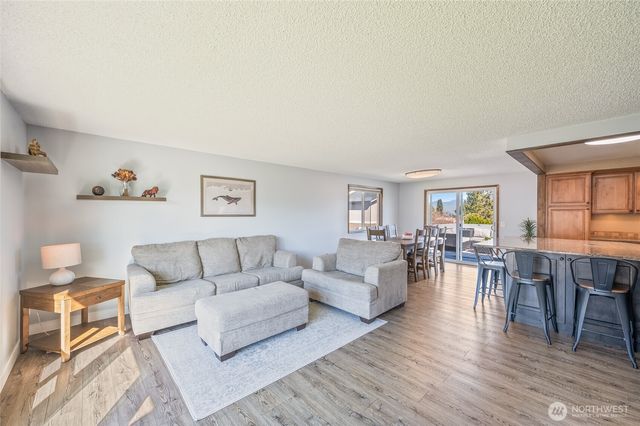 932 CRAWFORD Avenue, Wenatchee, WA 98801