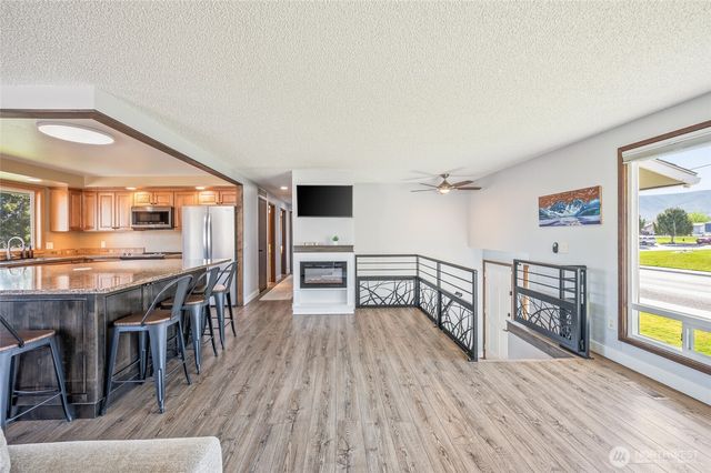 932 CRAWFORD Avenue, Wenatchee, WA 98801