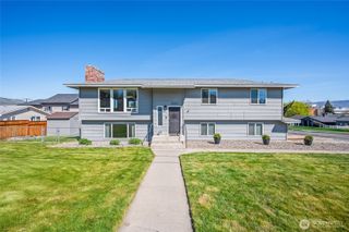 932 CRAWFORD Avenue, Wenatchee, WA 98801
