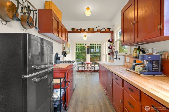 311 Cherry Street, Blaine, WA 98230