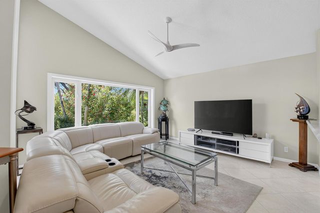 7317 Amber Falls Lane, Boynton Beach, FL 33437