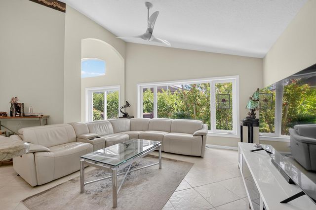 7317 Amber Falls Lane, Boynton Beach, FL 33437