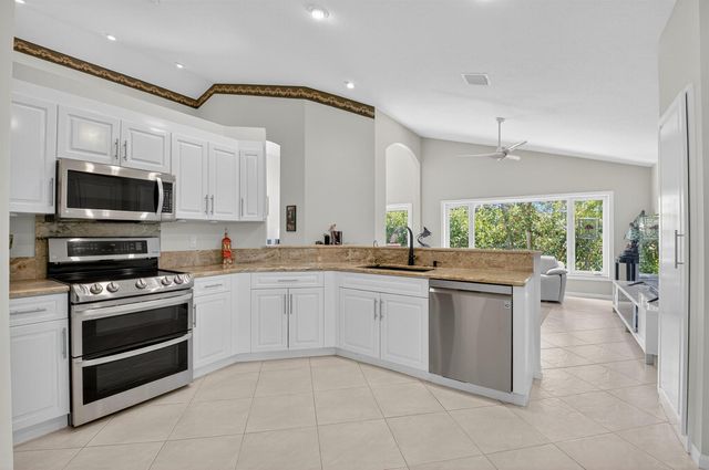 7317 Amber Falls Lane, Boynton Beach, FL 33437