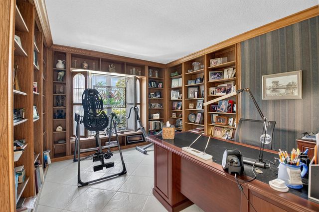 7317 Amber Falls Lane, Boynton Beach, FL 33437