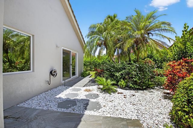 7317 Amber Falls Lane, Boynton Beach, FL 33437