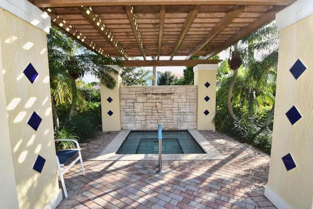 7317 Amber Falls Lane, Boynton Beach, FL 33437