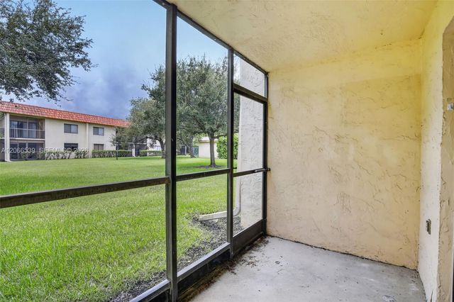 359 Lakeview Drive 102, Weston, FL 33326