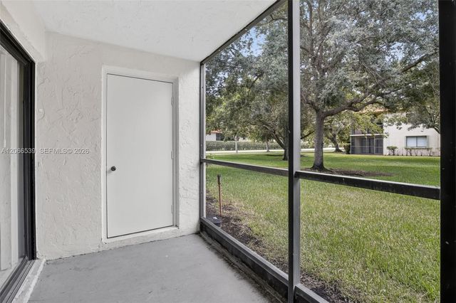 359 Lakeview Drive 102, Weston, FL 33326